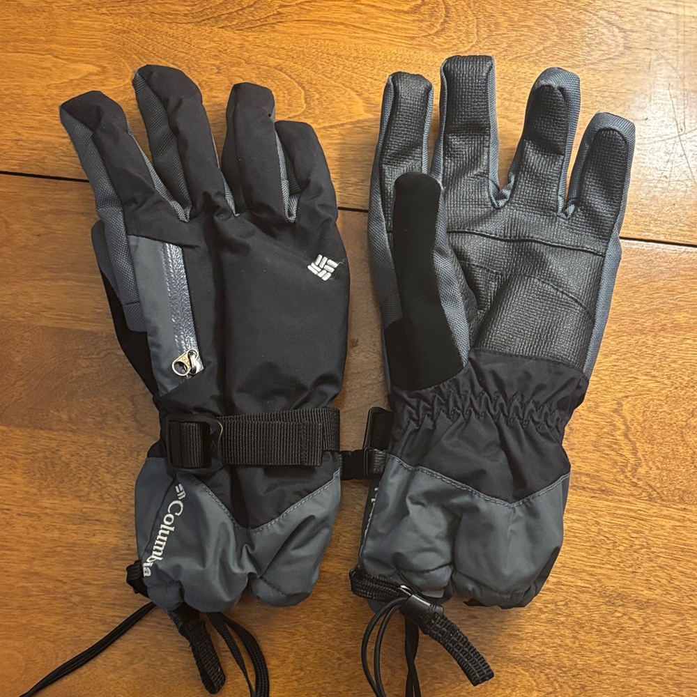 Columbia Black and Gray Insulated Gloves